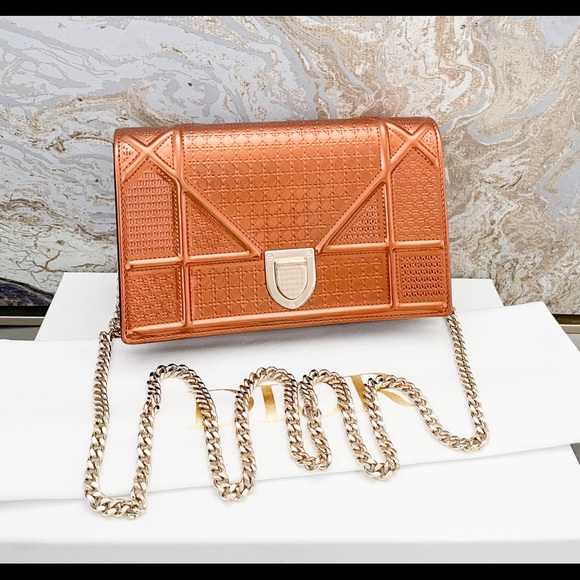 New! Christian Dior Diorama Micro-Cannage Rose Metallic Gold Wallet On Chain - Picture 1 of 15